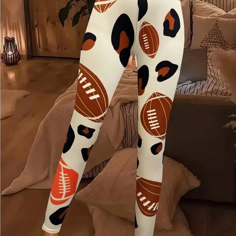 Women’s football print leggings . - Picture 3 of 4